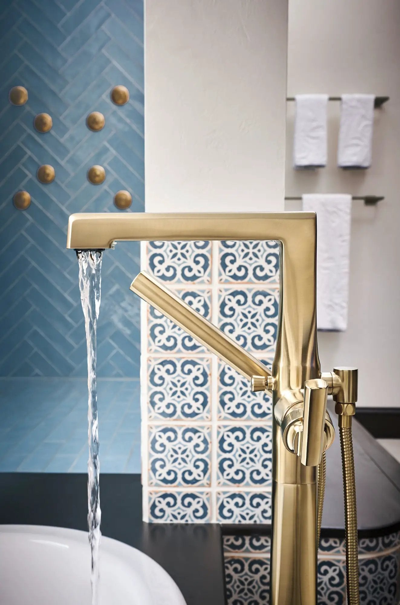 luxe gold towel bar