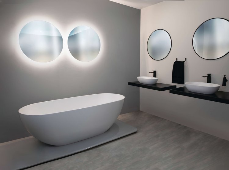 white freestanding bathtub
