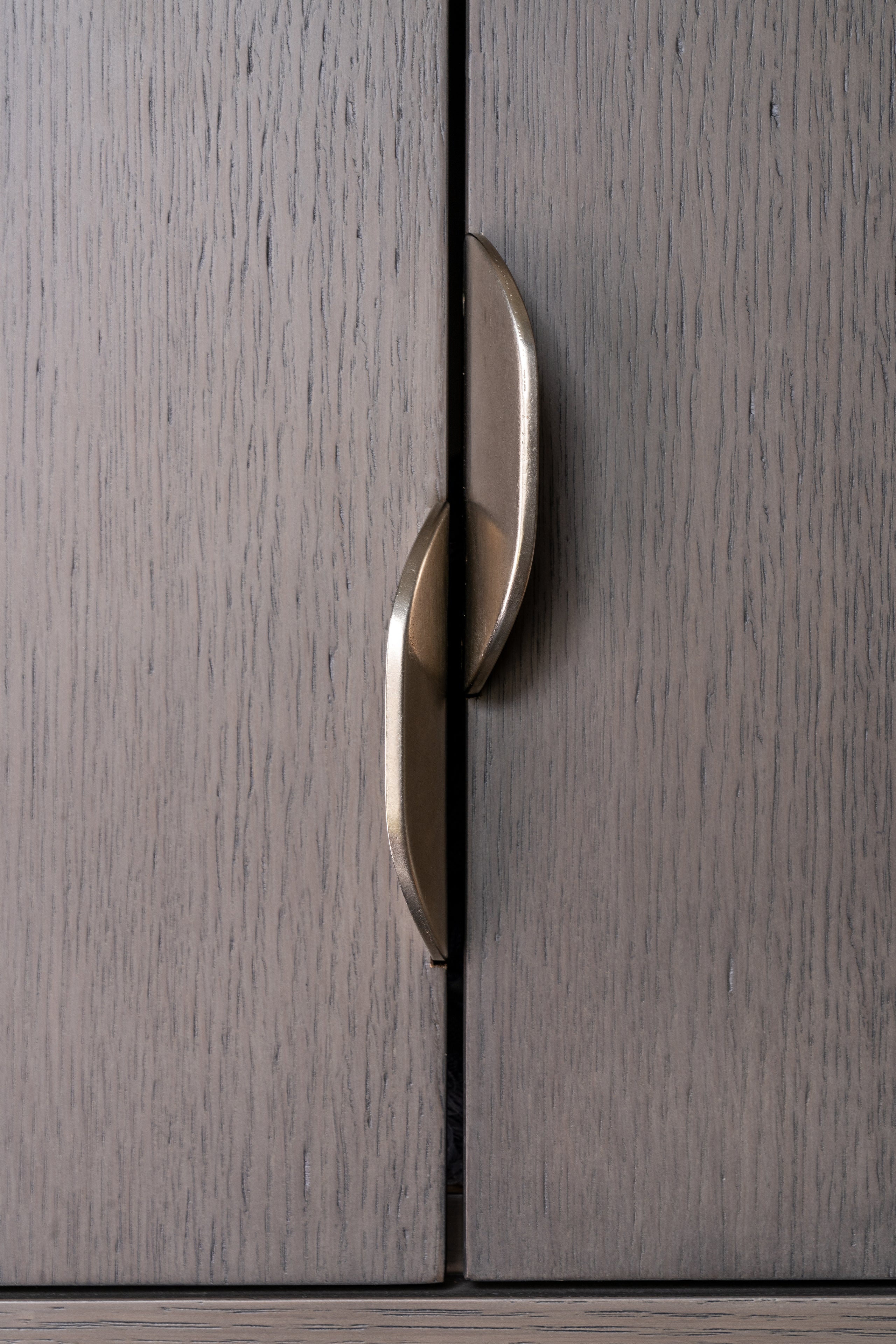 bronze light catch pull