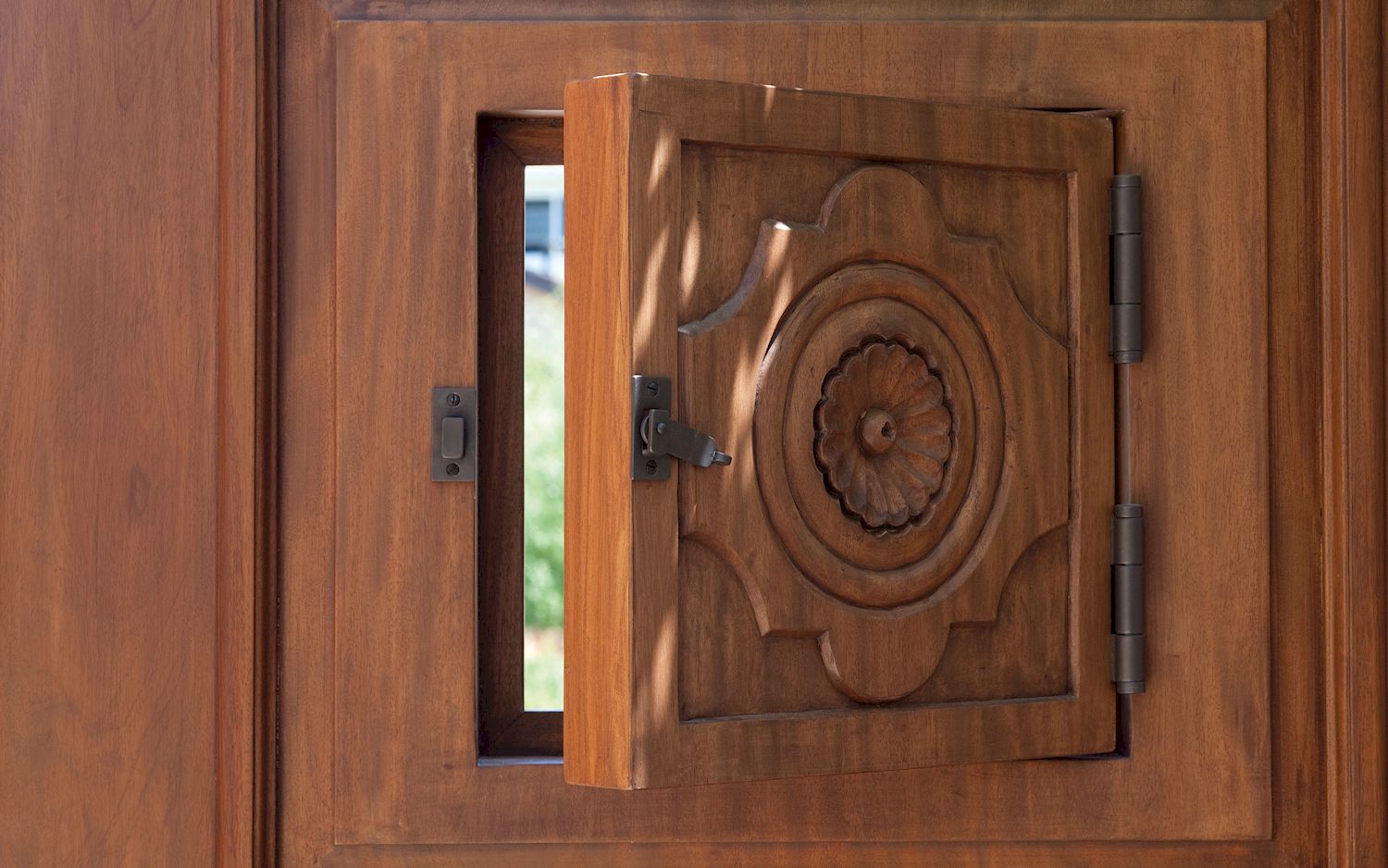 bronze rust cabinet latch