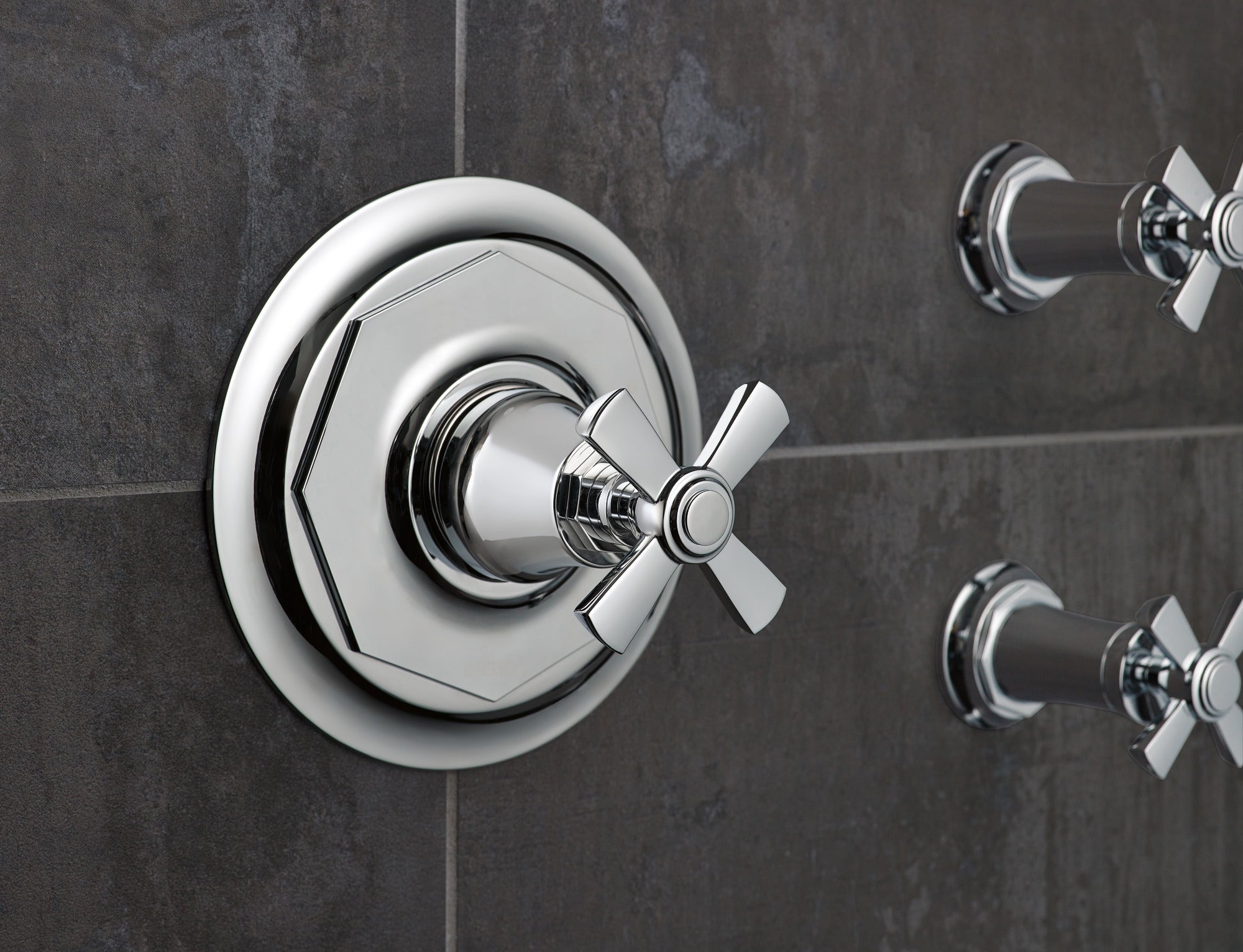 chrome thermostatic valve