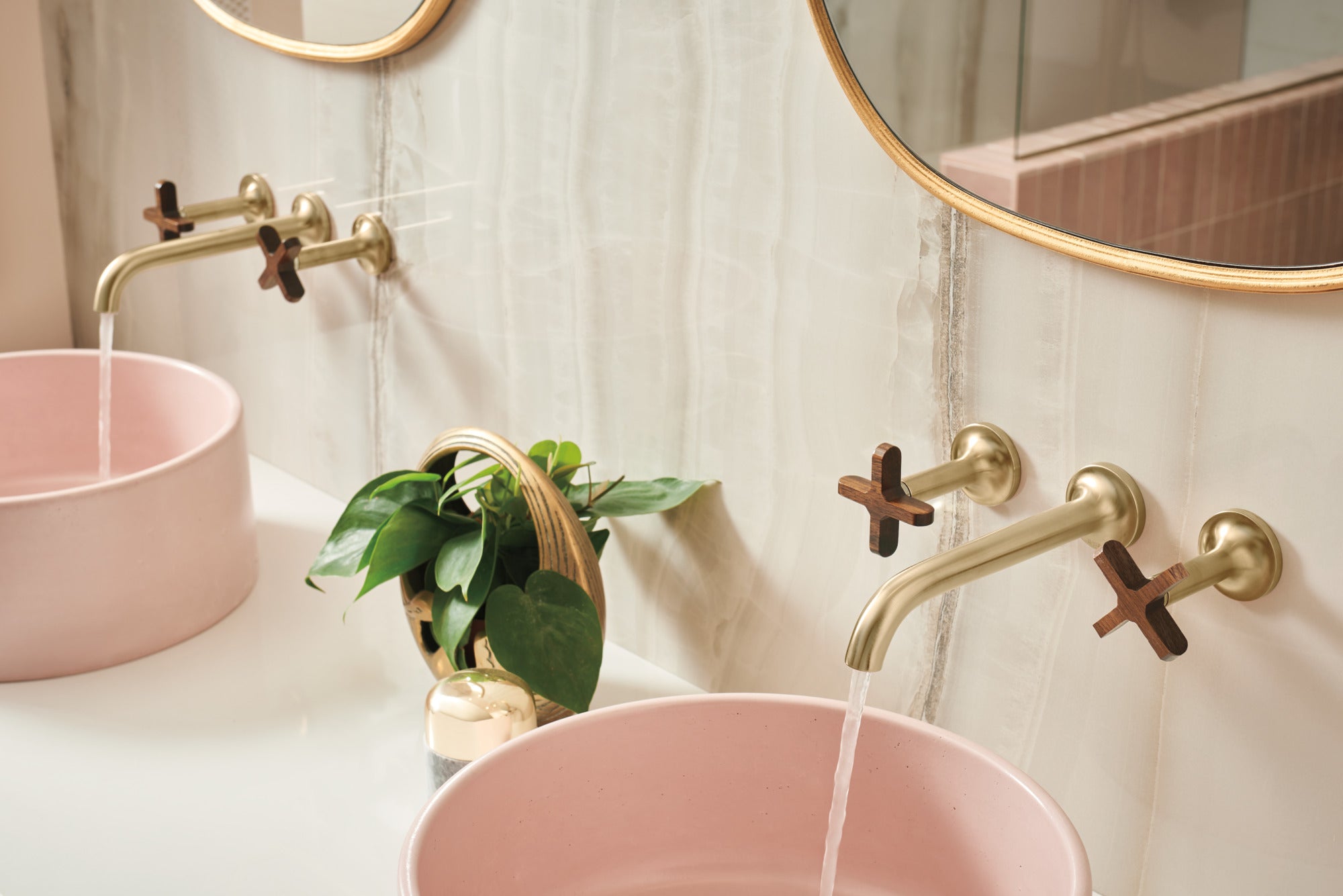 luxe gold lavatory faucet