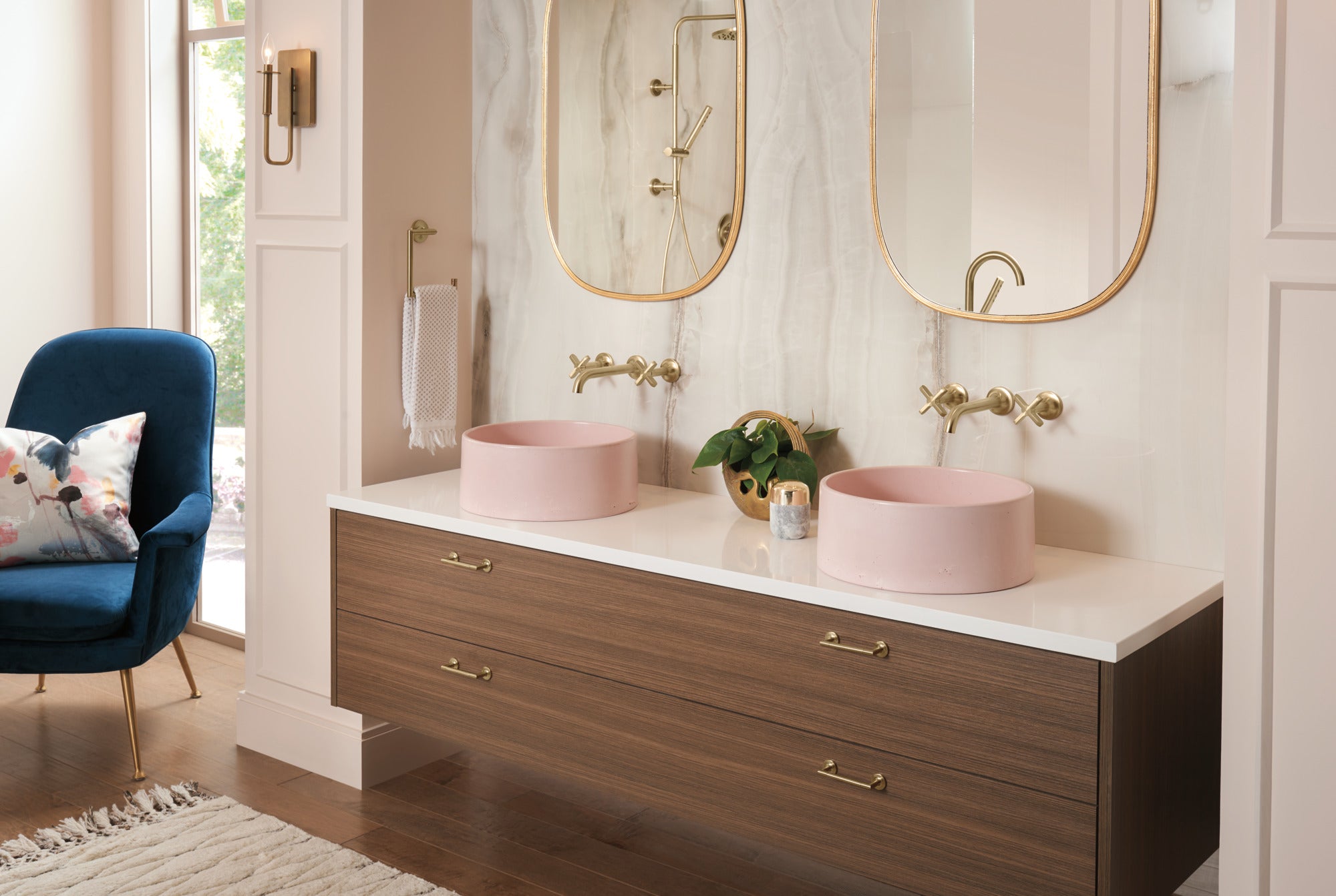 luxe gold lavatory faucet