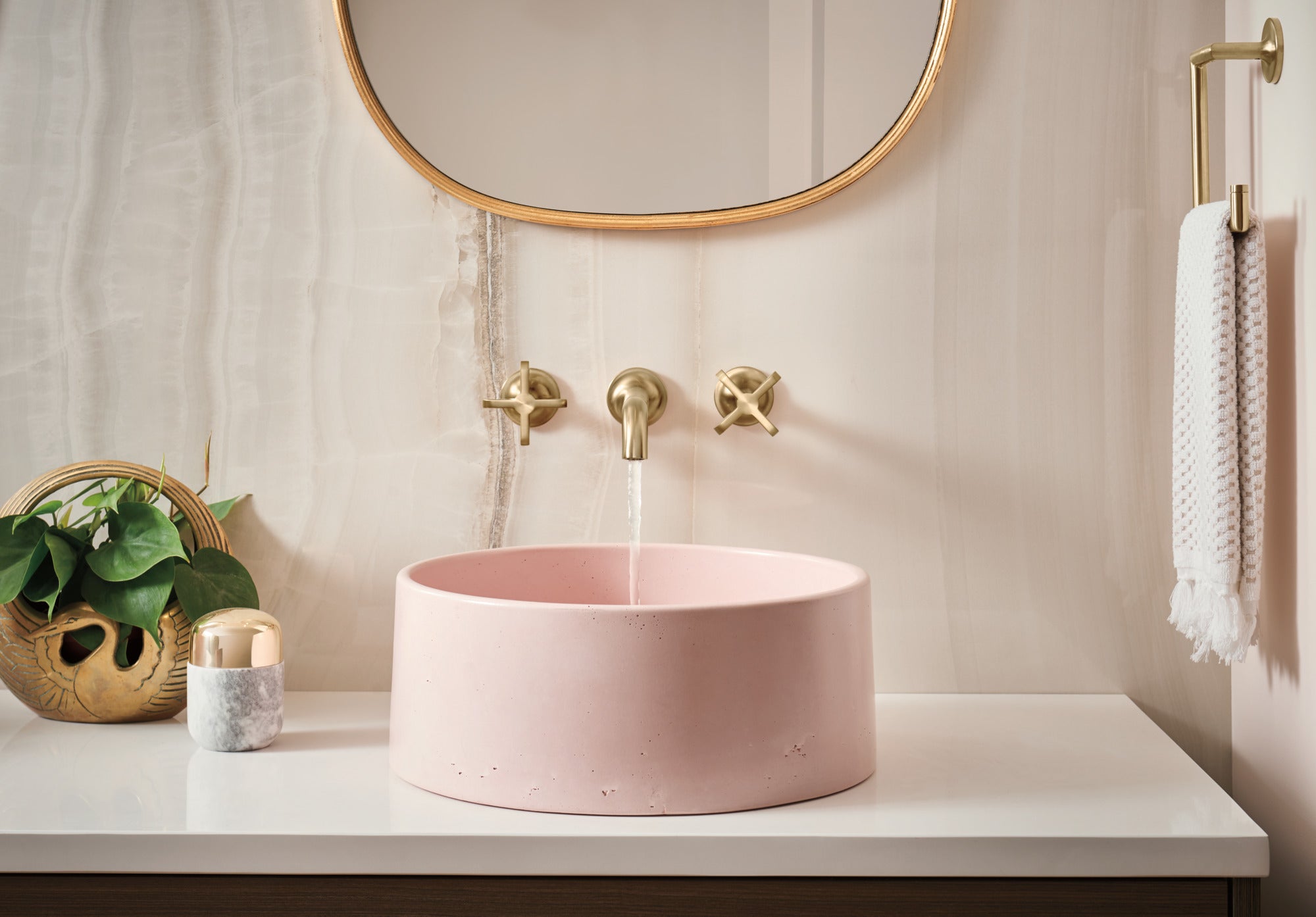 luxe gold lavatory faucet