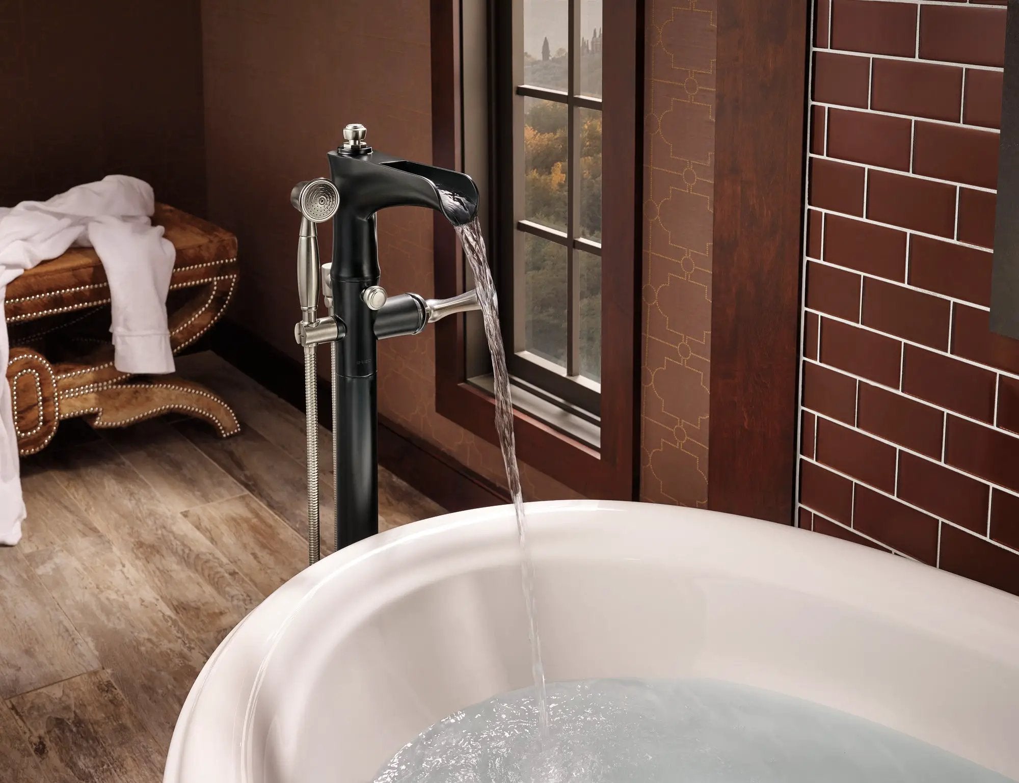 luxe nickel /matte black tub filler