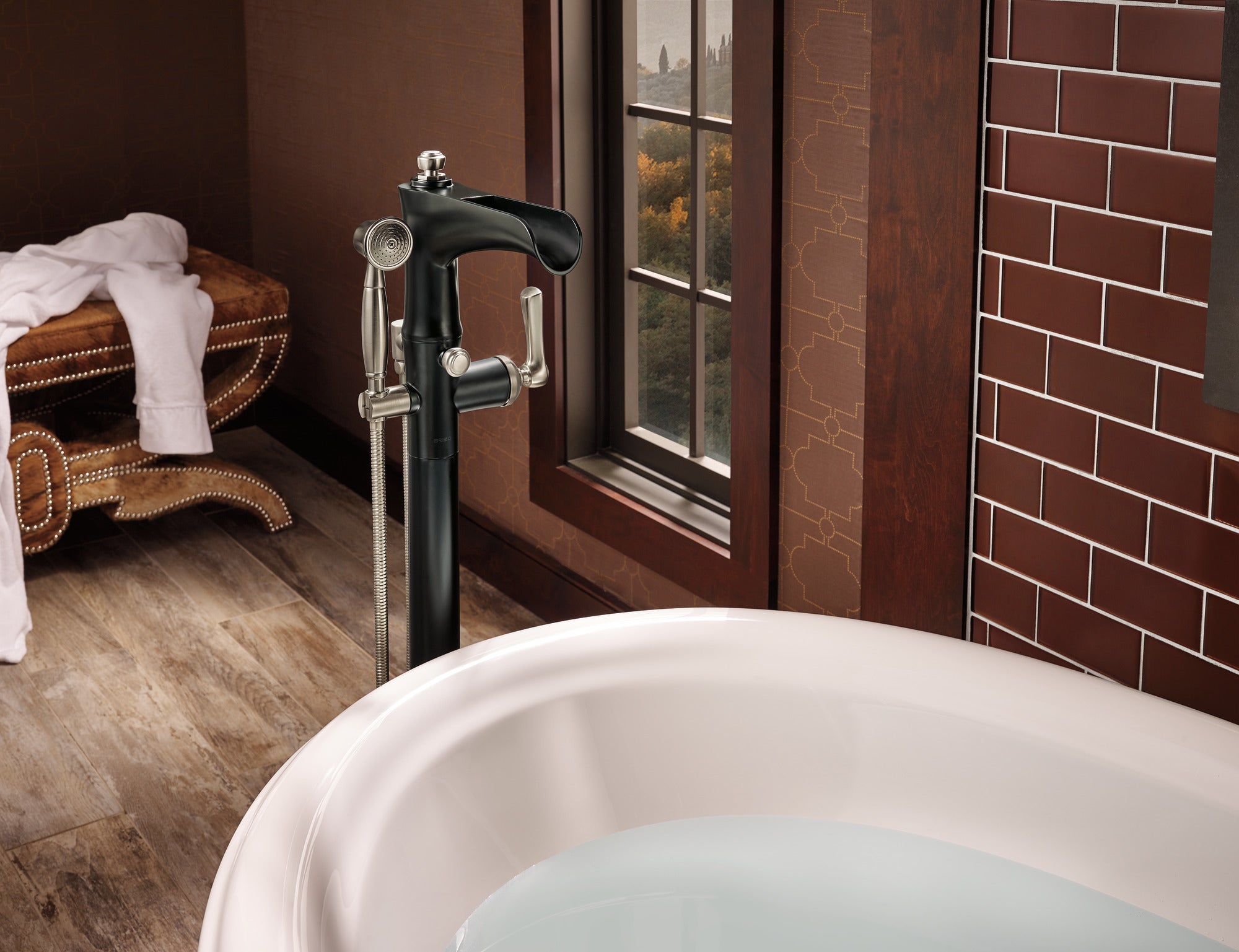 luxe nickel /matte black tub filler