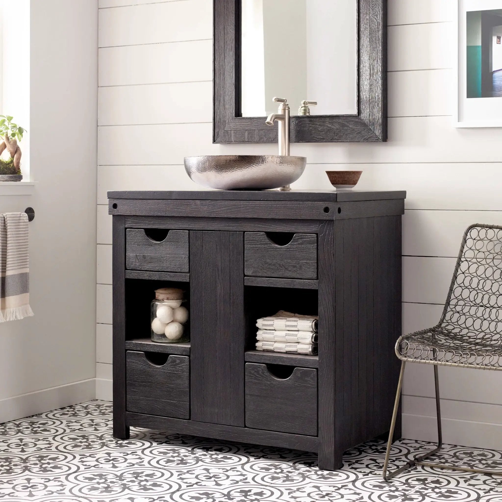 noir vanity