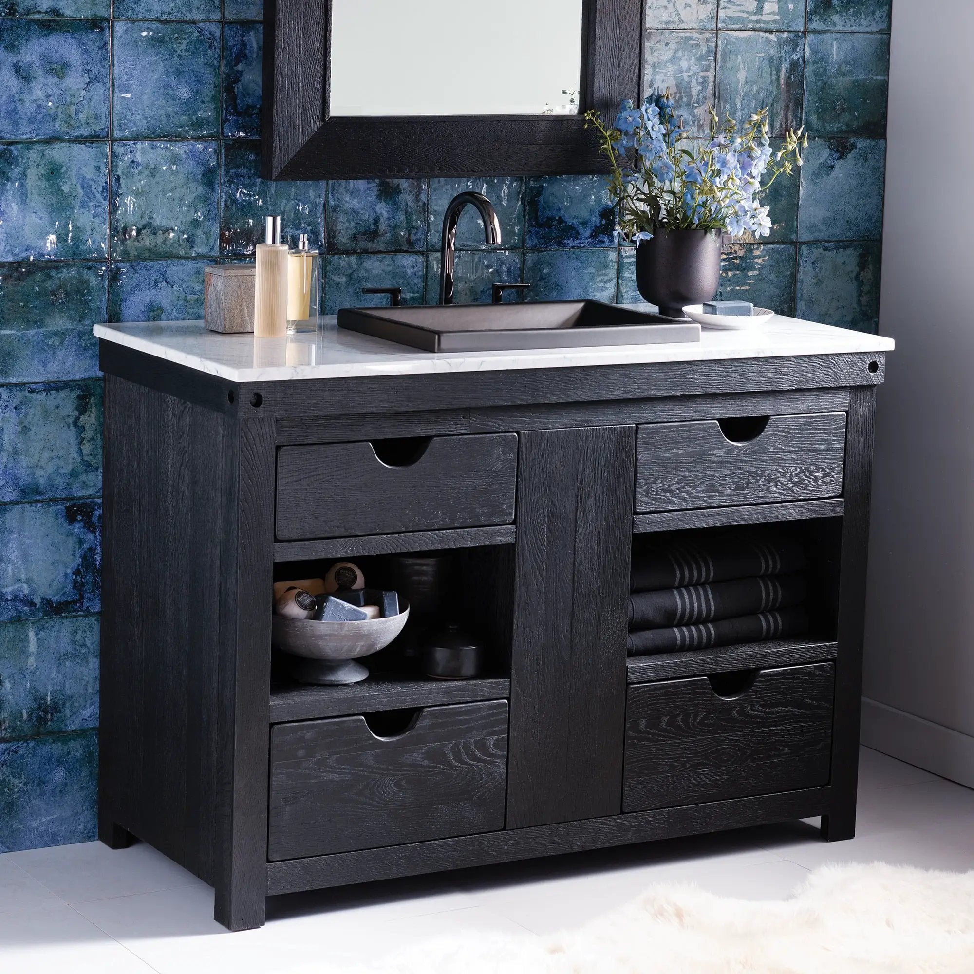noir vanity