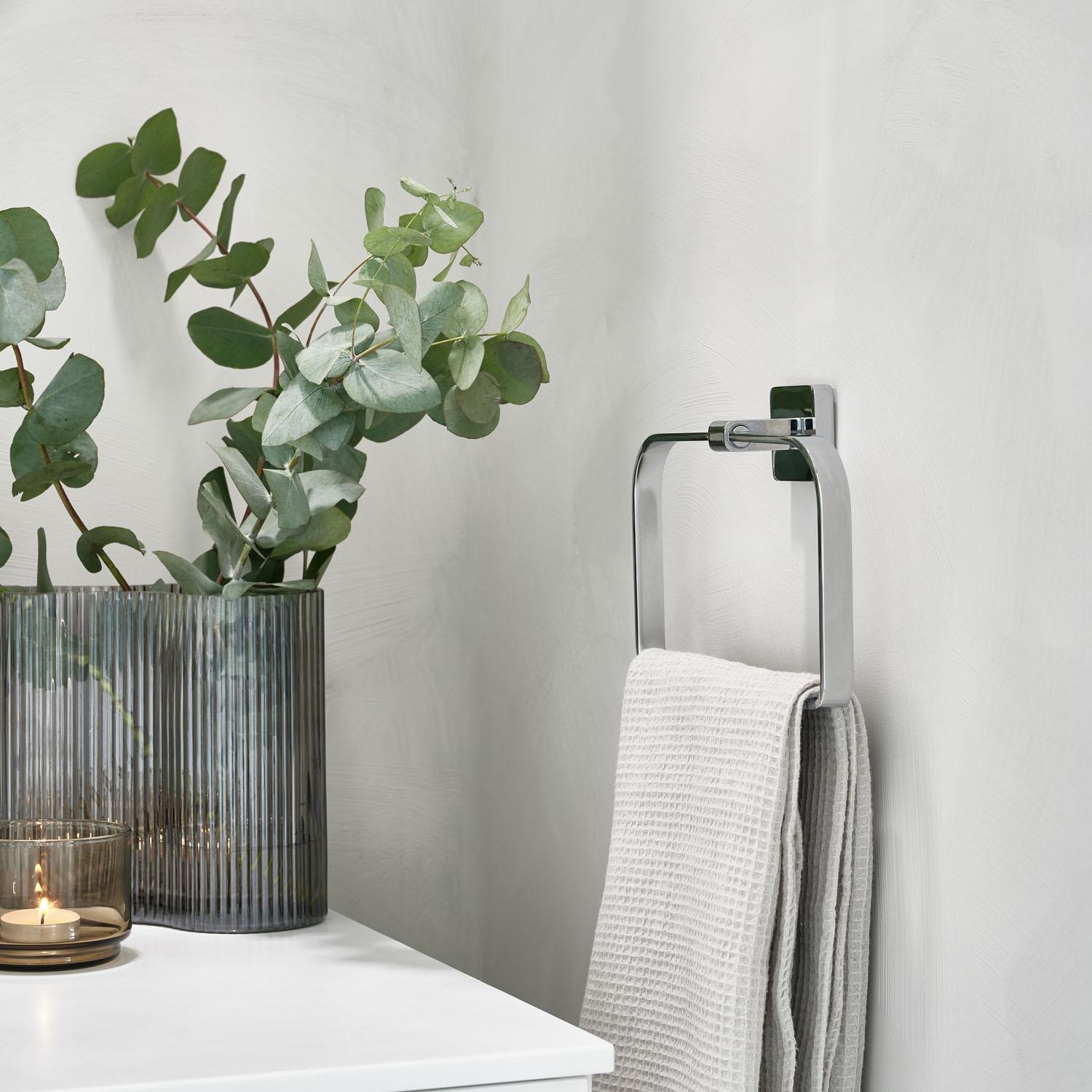 polished chrome towel ring