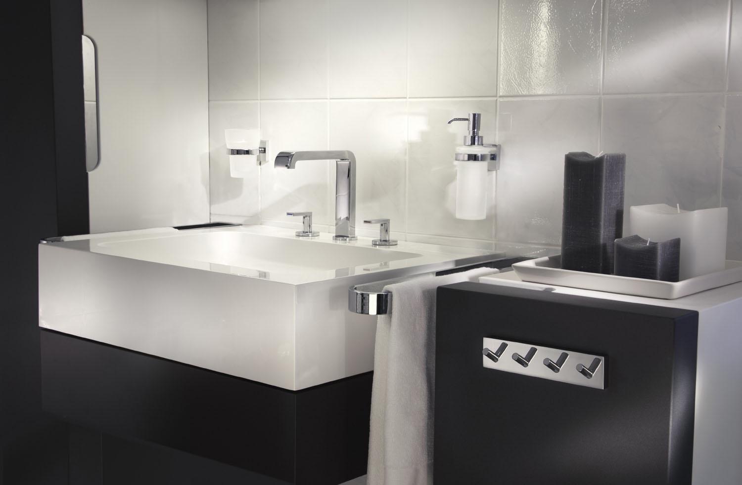 polished chrome quadruple hook