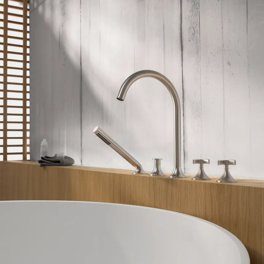 chrome five hole tub set