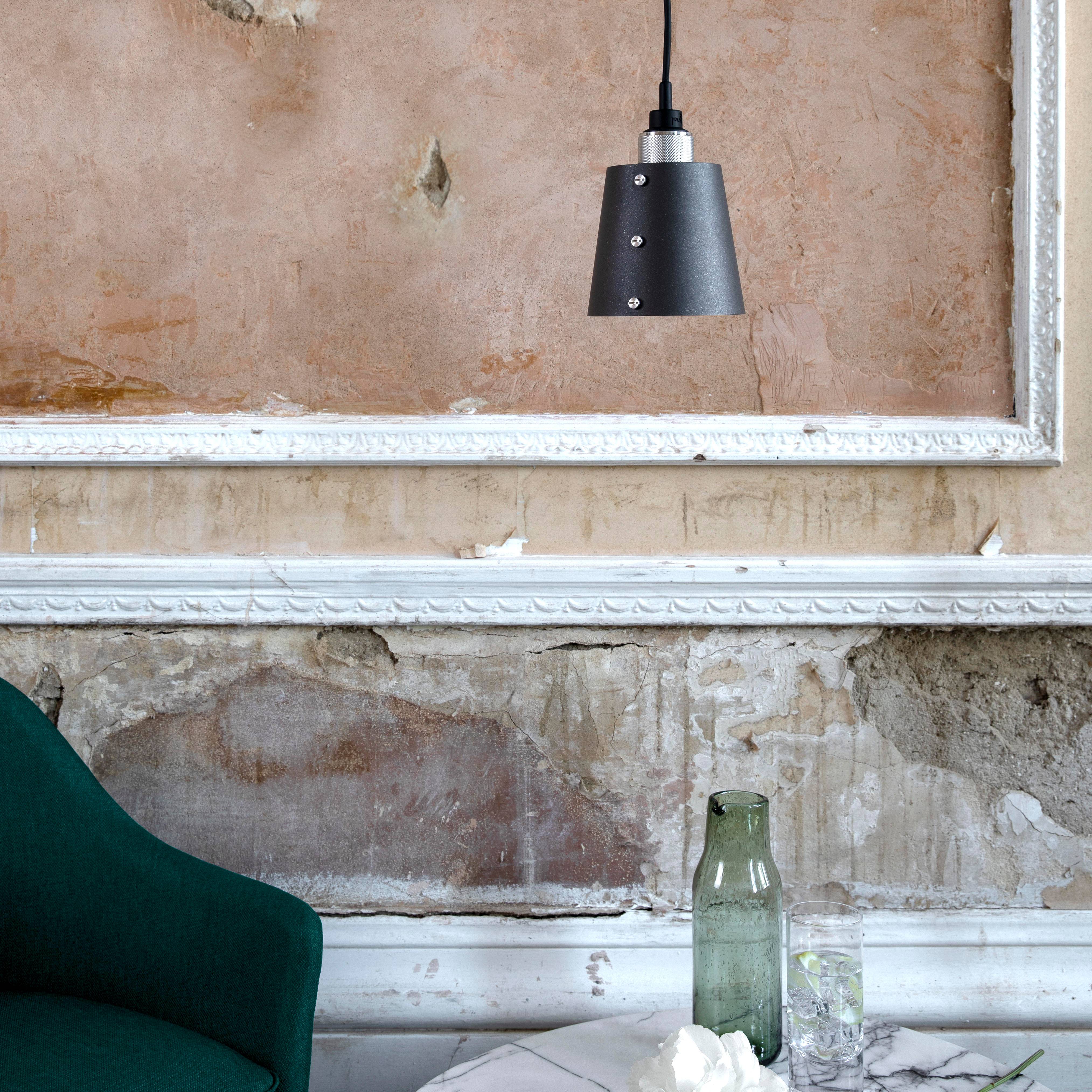 Graphite/Steel Hooked 1.0