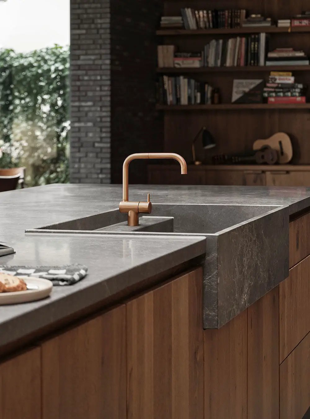 brushed gold basin faucet