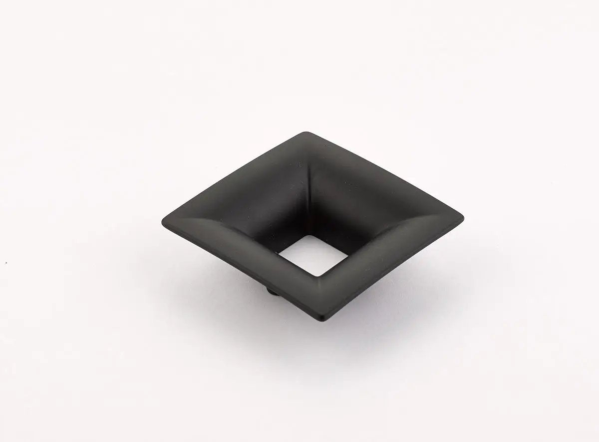 Schaub Finestrino 32 Mm Center To Center Cabinet Pull by Schaub