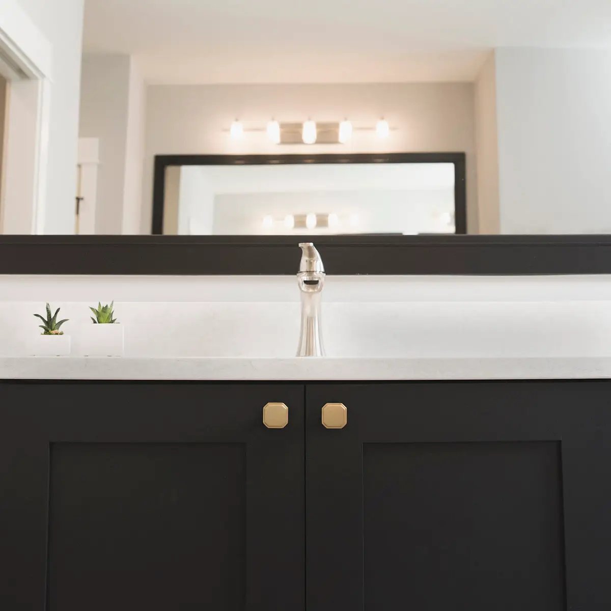 brushed golden brass knob