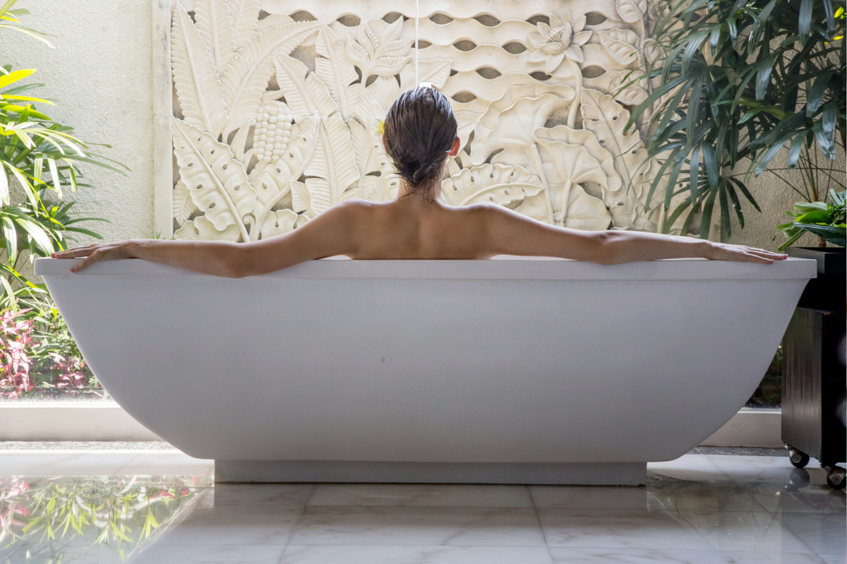 Soaking Tub Buying Guide: How to Choose the Perfect Tub for Your Bathroom Upgrade