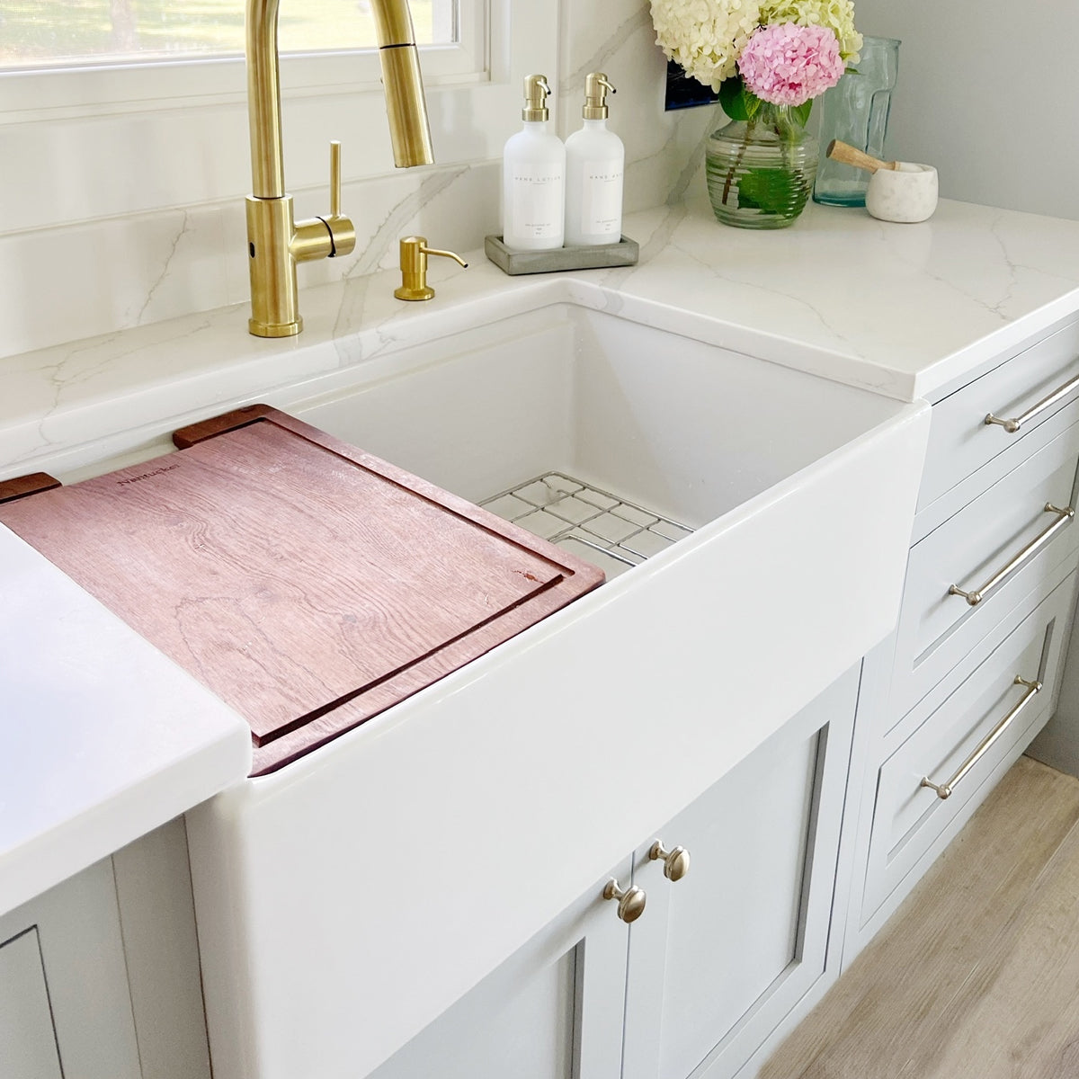 white kitchen sink