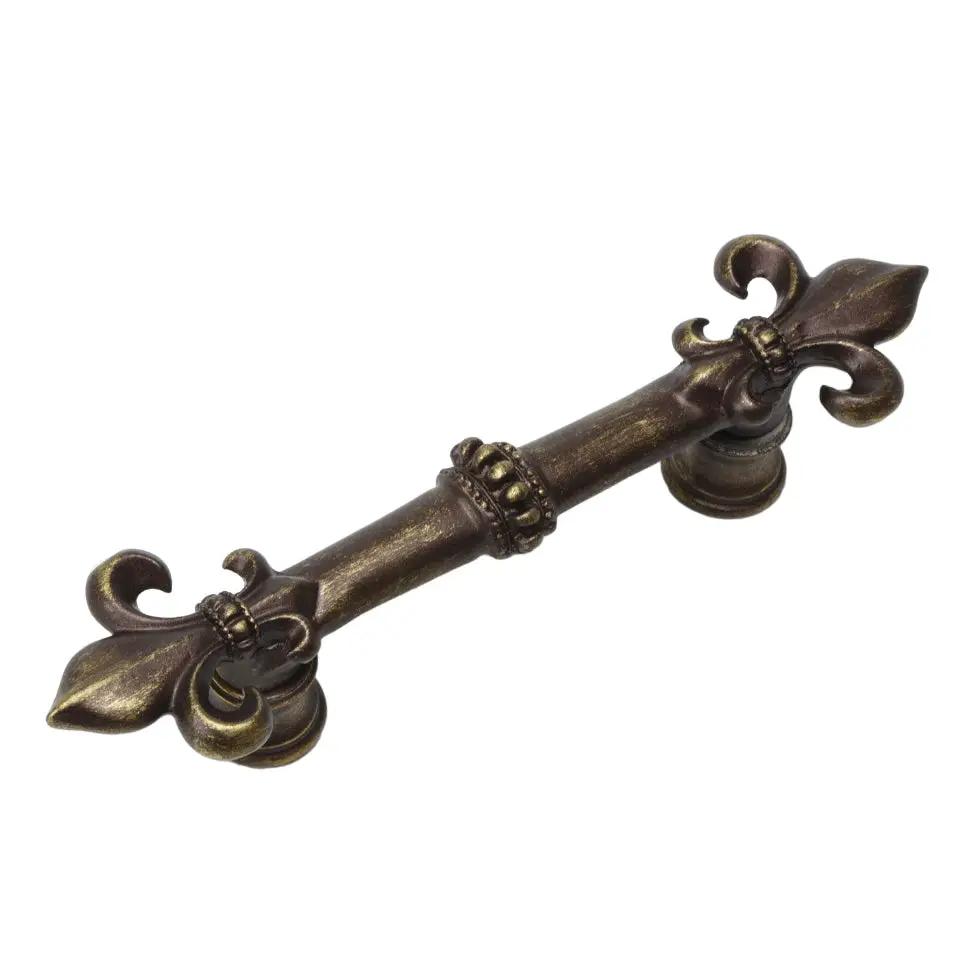 Carpe Diem Charlemagne Pull with Large Fleur De Lys by Carpe Diem