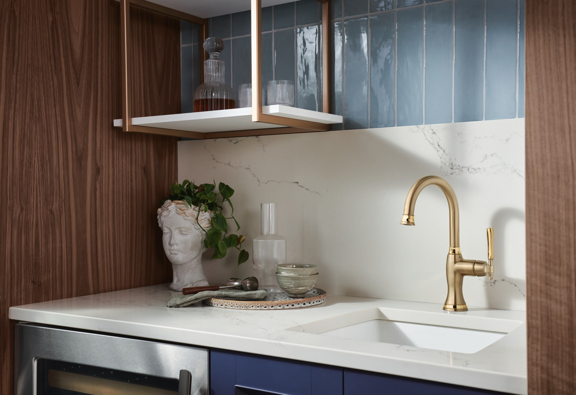 luxe gold/polished gold bar faucet