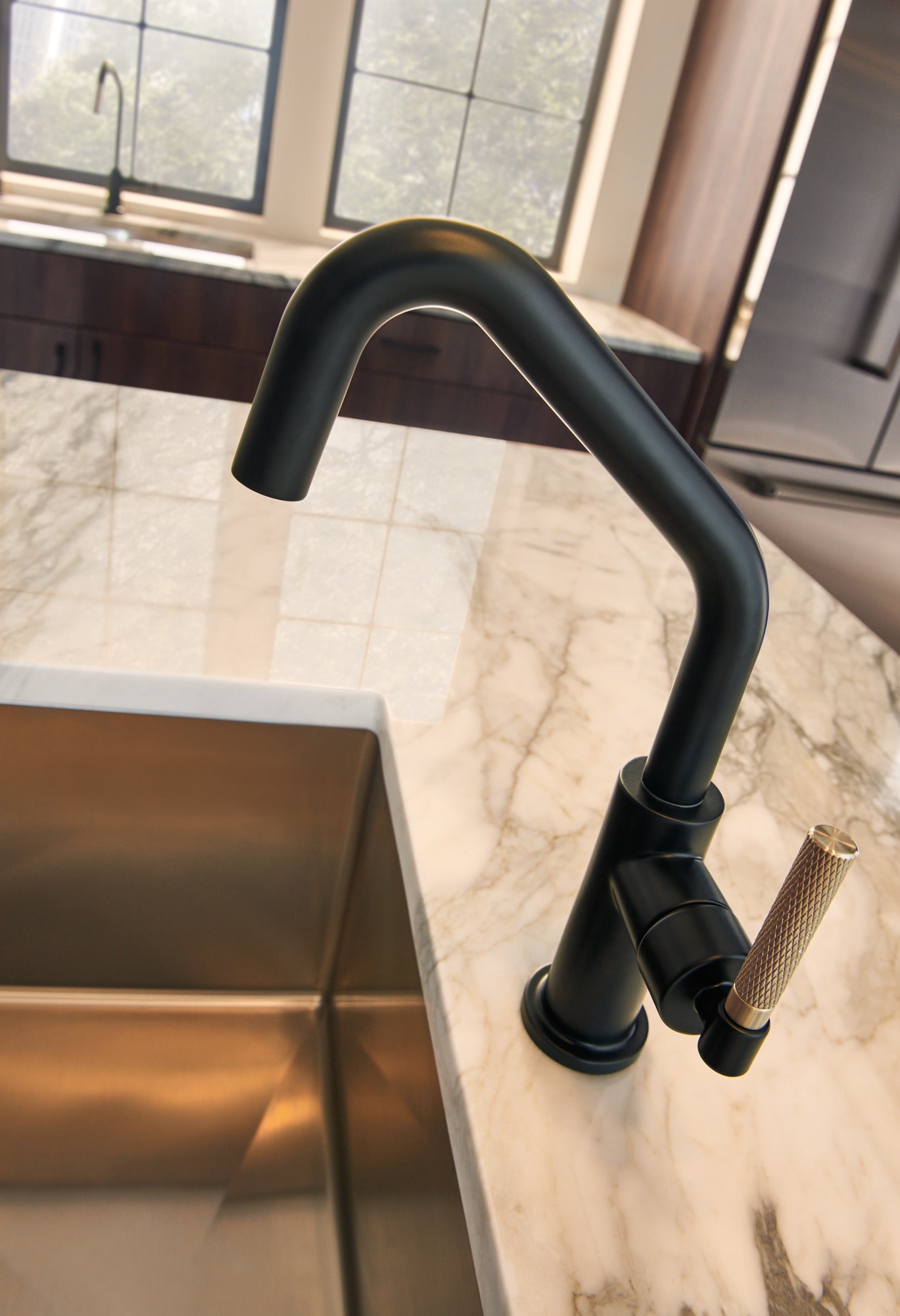 matte black/luxe gold bar faucet
