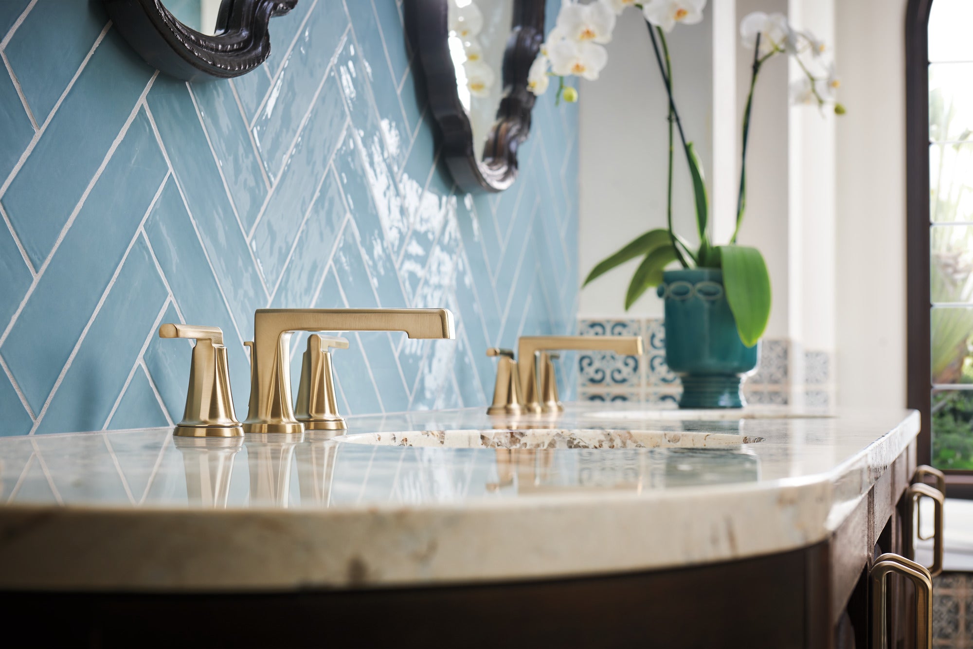 luxe gold lavatory faucet