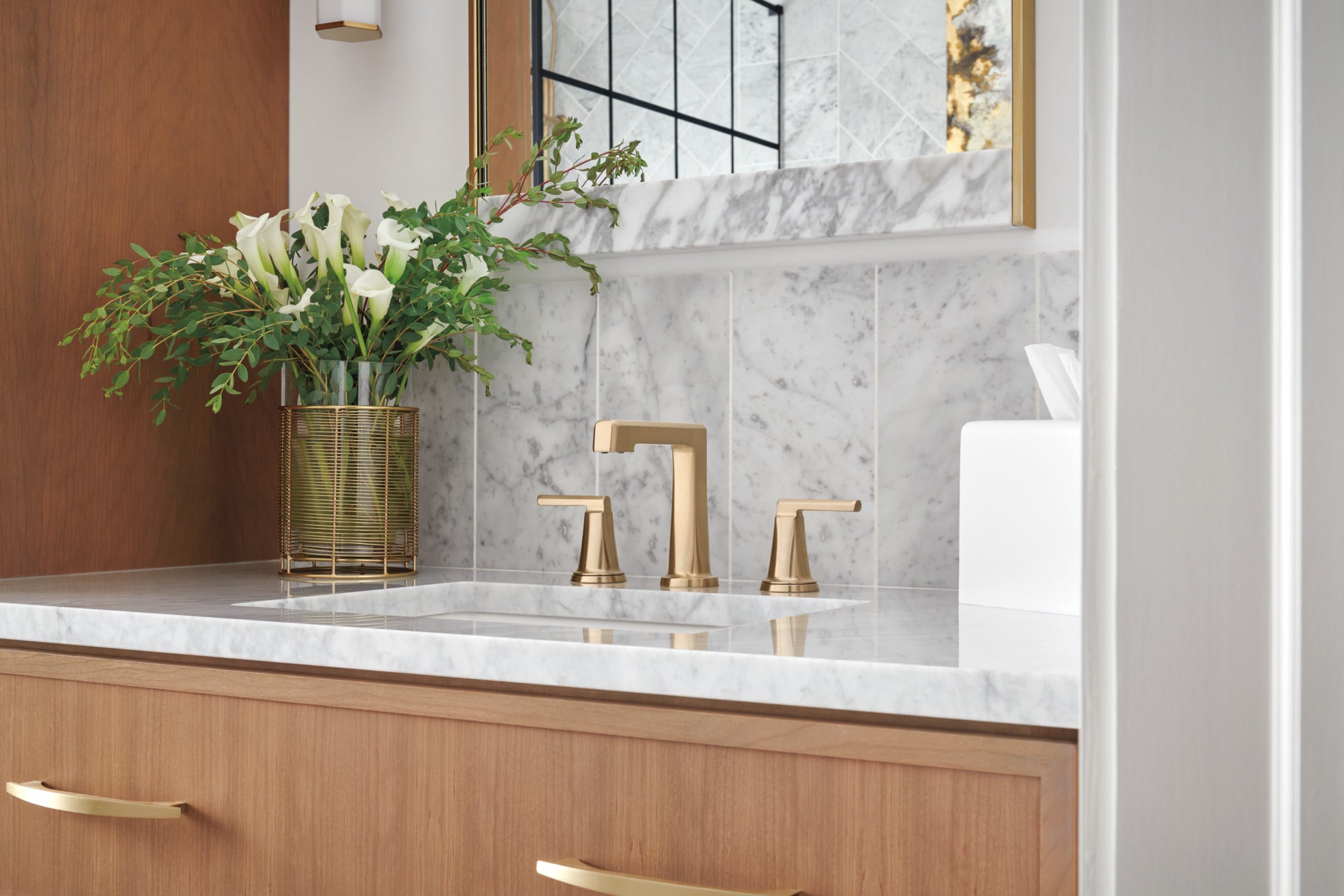 luxe gold lavatory faucet