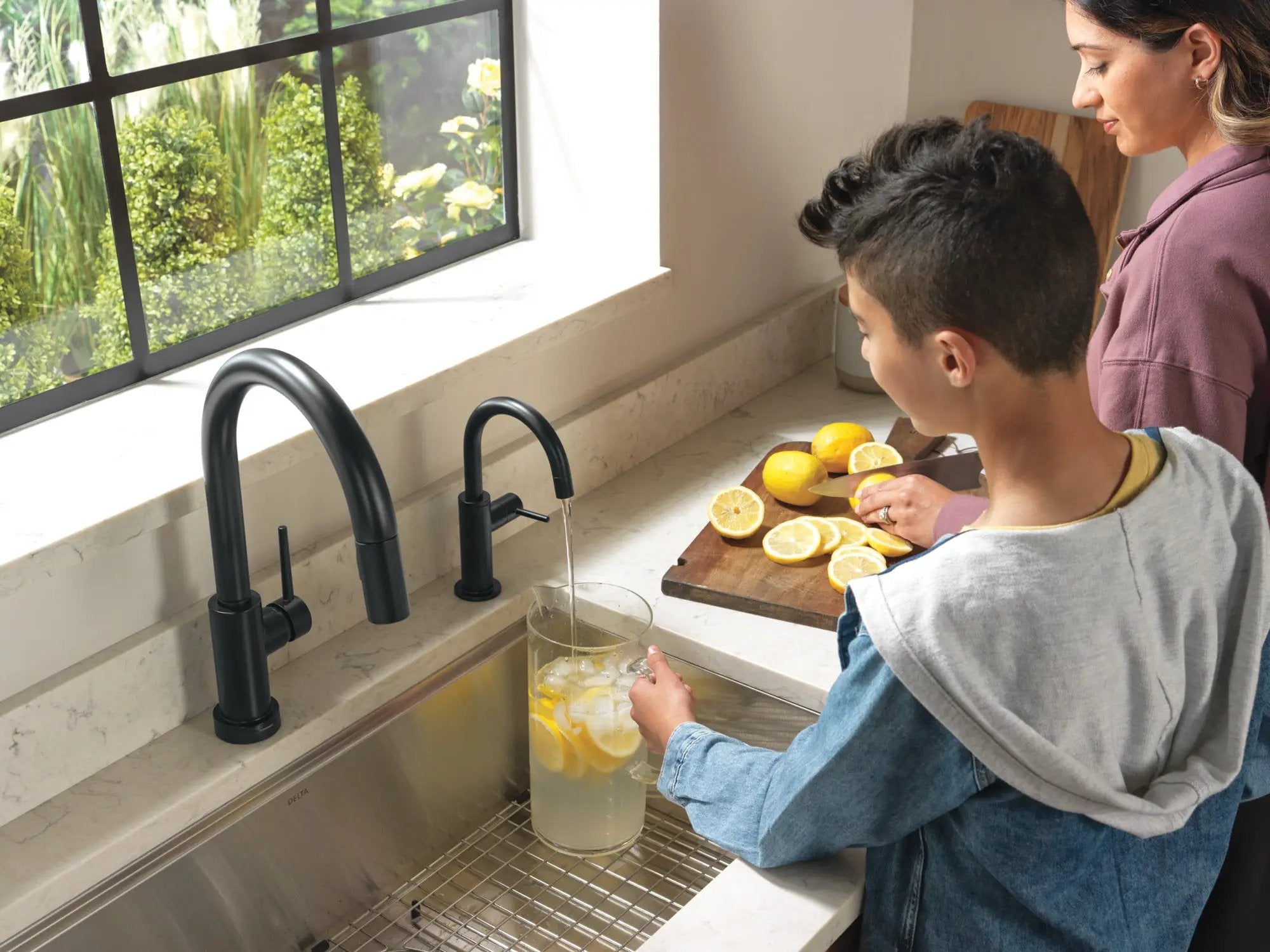 Delta 9159TL Trinsic Touch 2.0 Technology Kitchen Faucet with