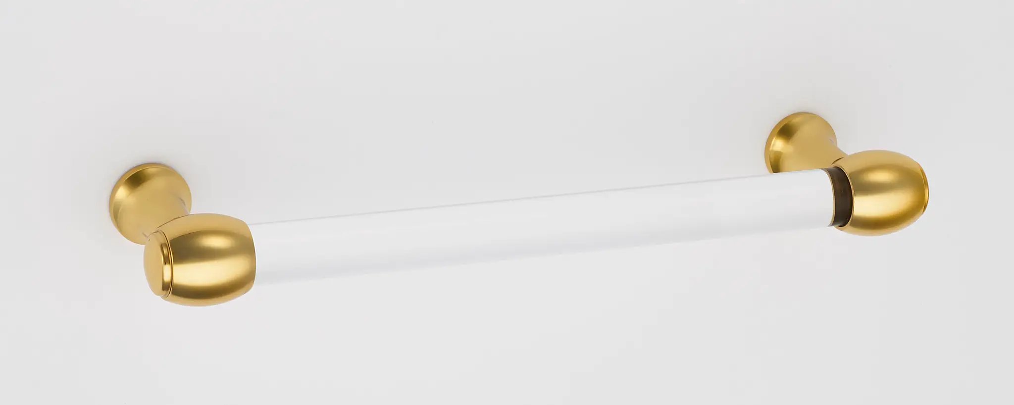 Alno Royale Acrylic 8" Pull by Alno