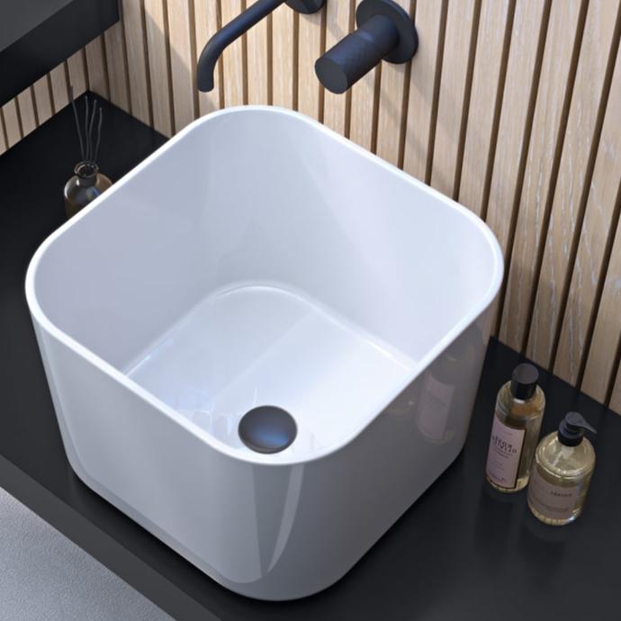 white gloss bathroom sink