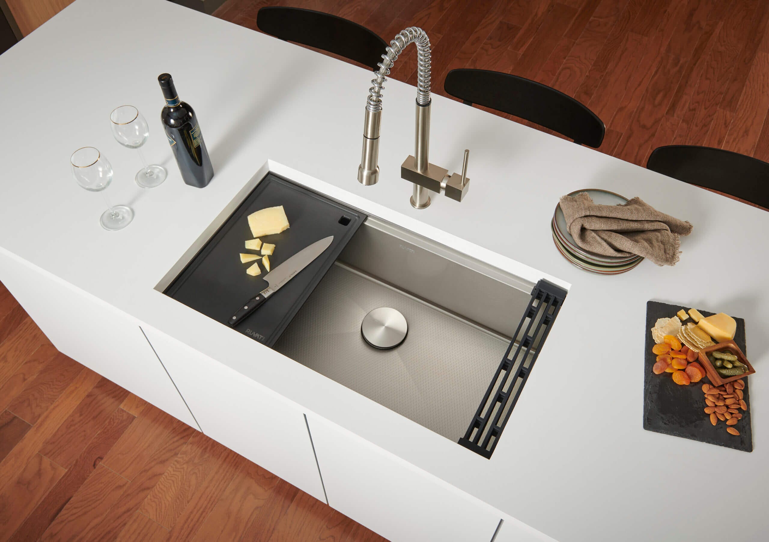 stainless steel kitchen sink