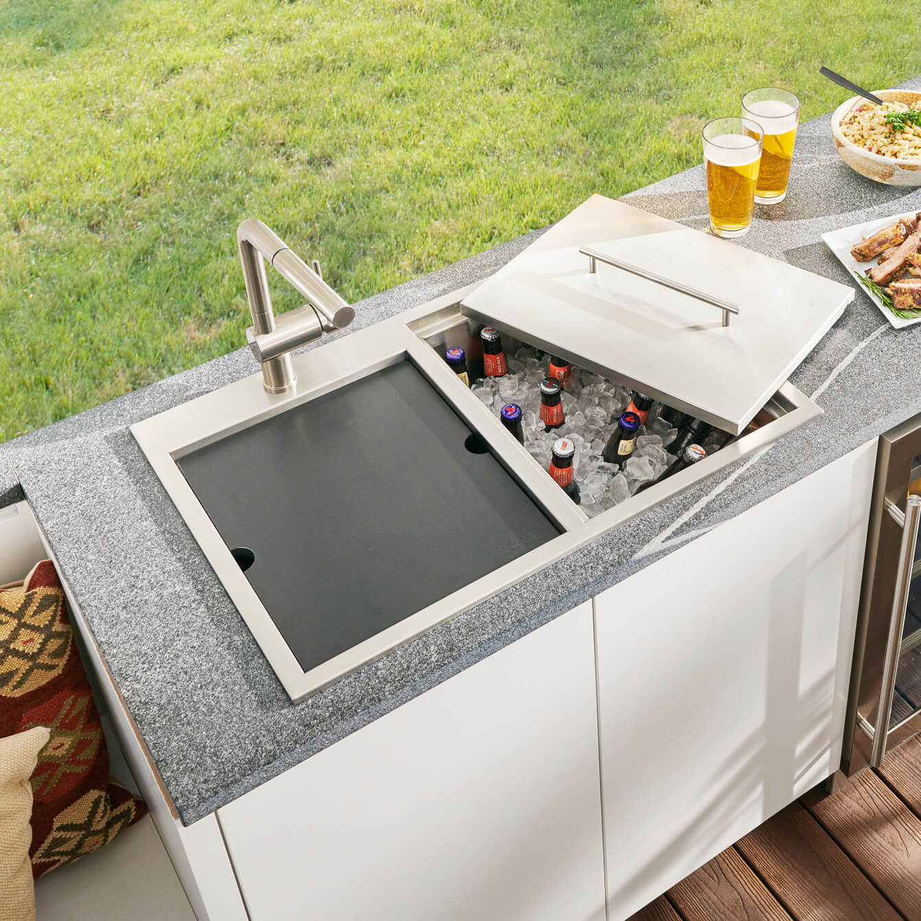 stainless steel kitchen sink