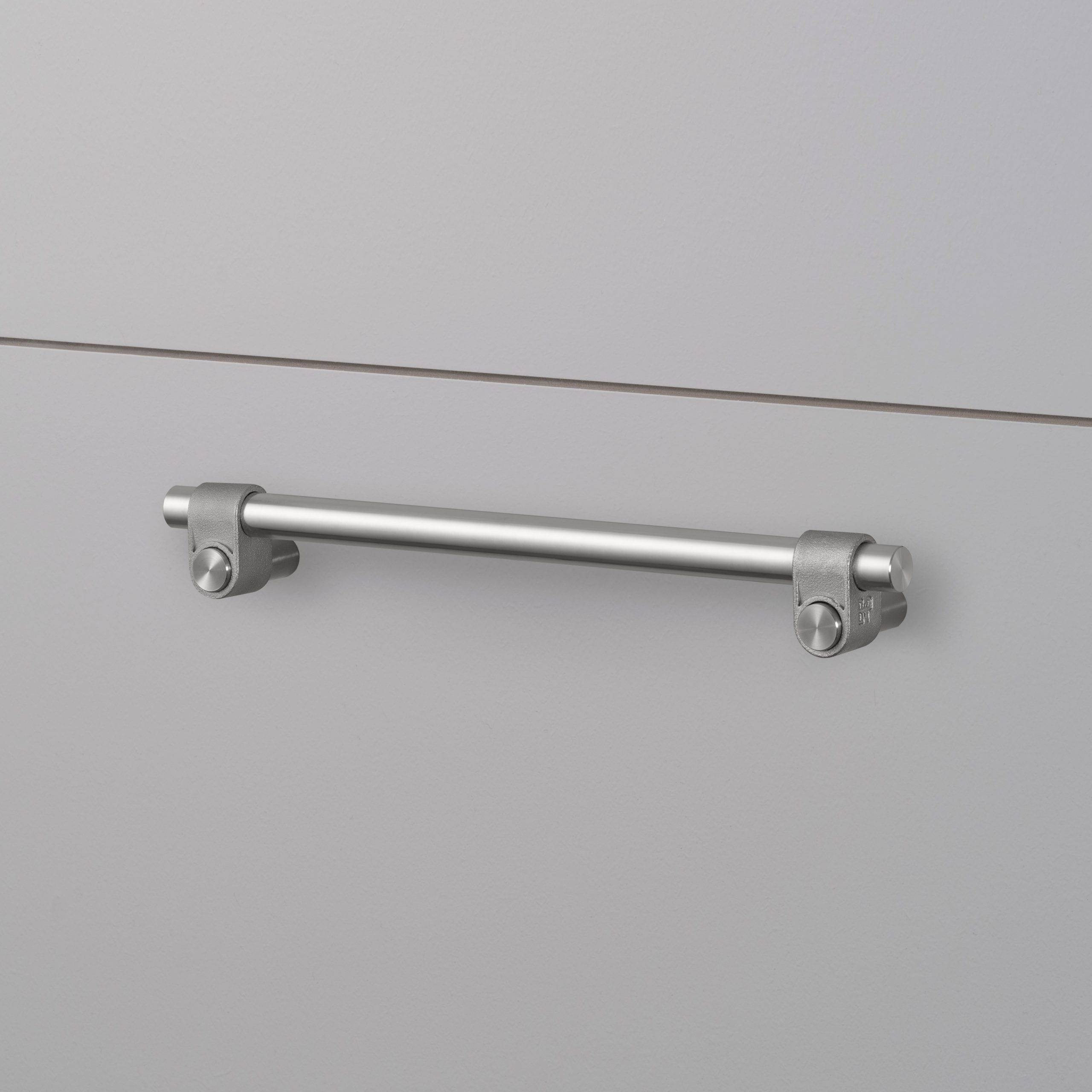 Buster + Punch Medium Cast Pull Bar